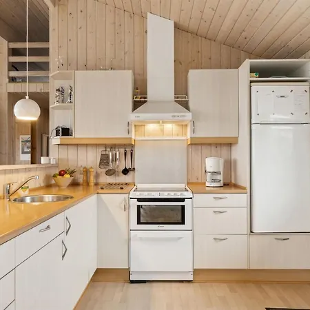 Holiday home Suometar - 90m From The Sea By Interhome